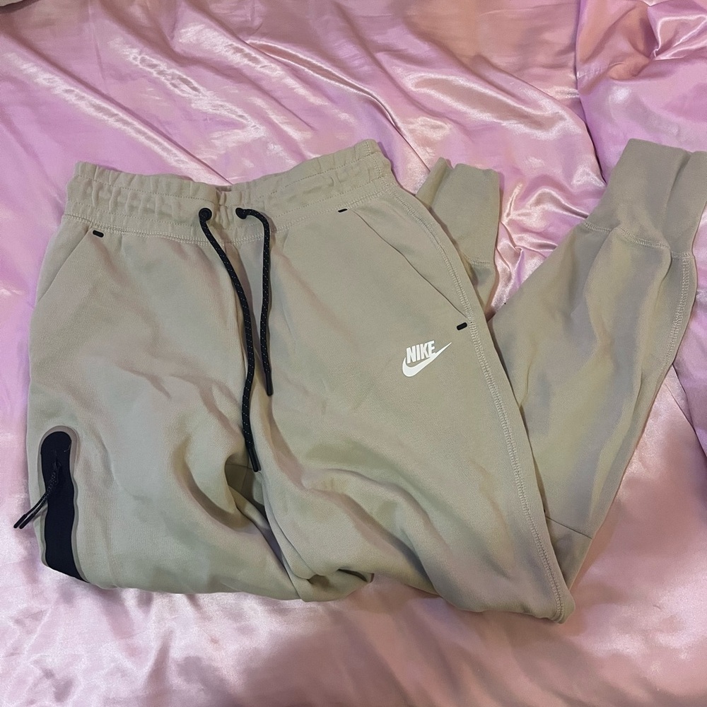 nike tech pants